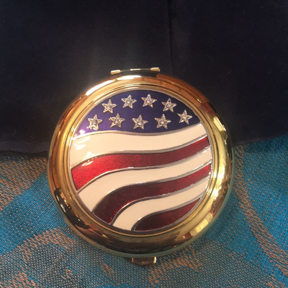 Estée Lauder powder compact-  collectors